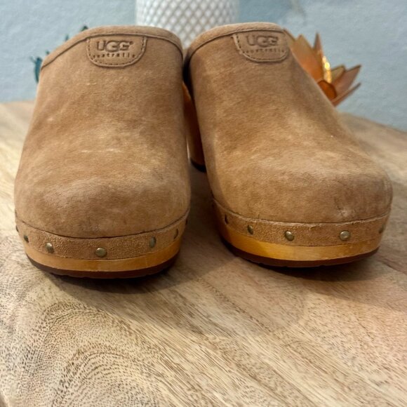 UGG Abbie Tan Suede Clogs, Studded, Sherpa Footbed – Women’s Size 8 - Picture 2 of 14